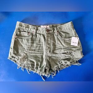 Free People NWT distressed shorts size 26